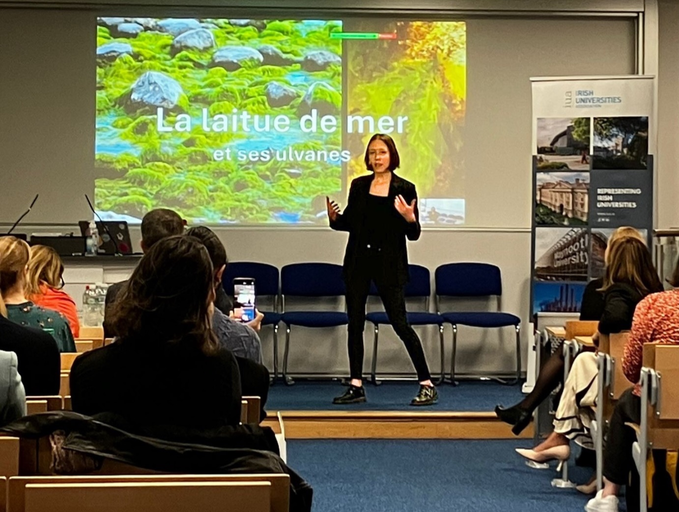 Julie presenting in French her research in less than 3 minutes at "Ma thèse en 180 secondes", held at the University of Galway.