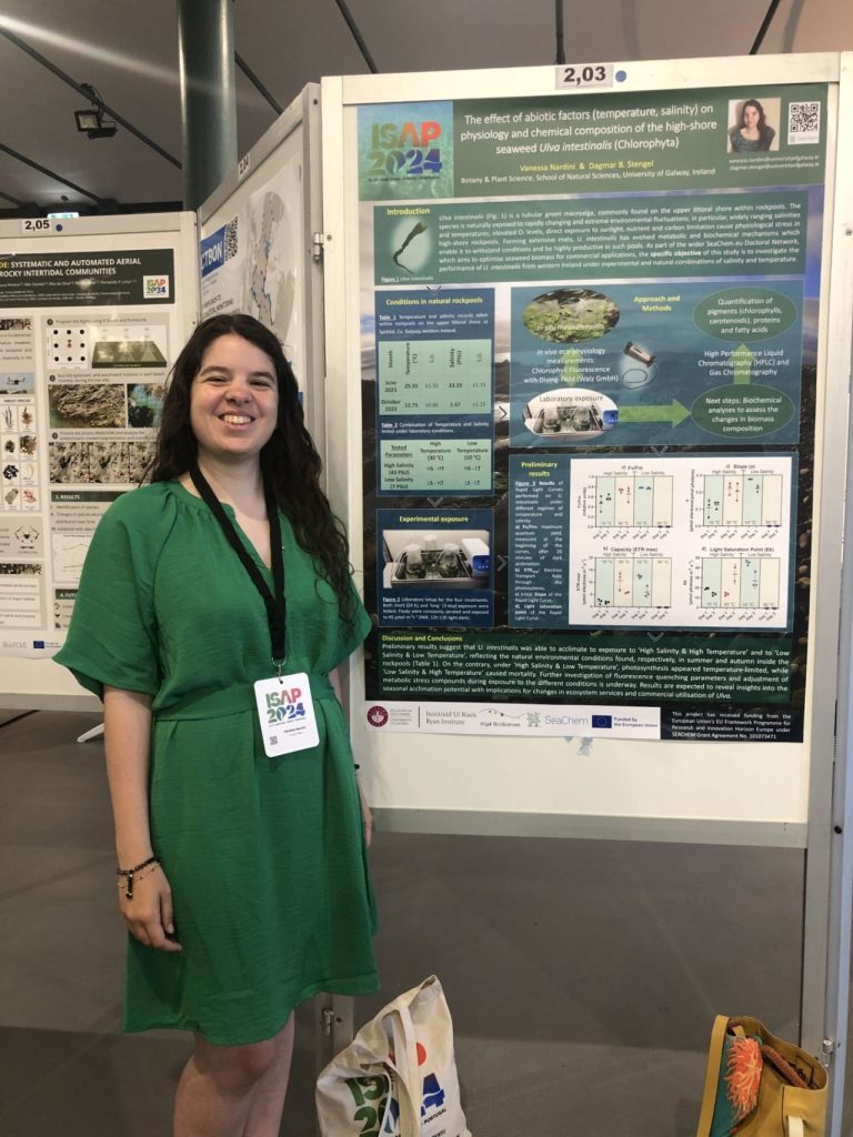Vanessa Nardini presenting her poster "The effect of abiotic factors (temperature, salinity) on physiology and chemical composition of the high-shore seaweed Ulva intestinalis (Chlorophyta)" at the 8th Congress of the International Society for Applied Phycology in Porto, June 2024